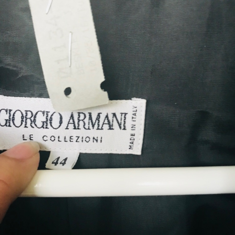 Giorgio Armani Navy Blue Suit Size 44 - Picture 6 of 8